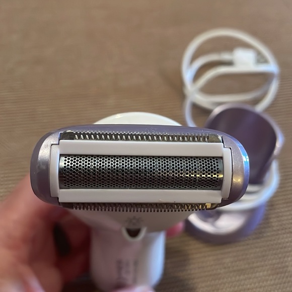 Electric Razor for Women, ISTON Rechargeable - Picture 3 of 4